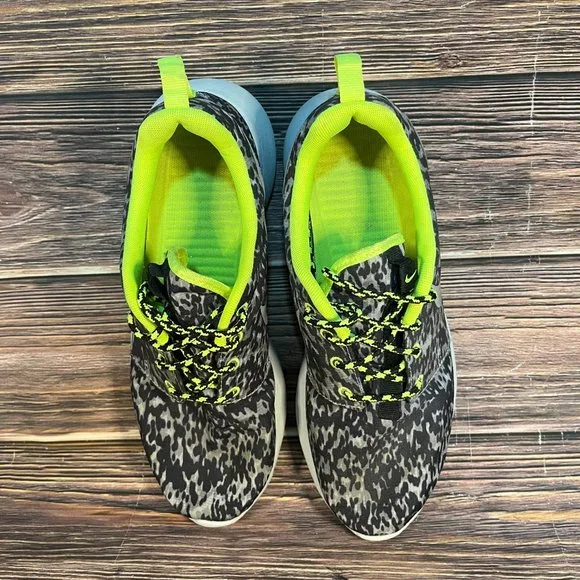 Nike Roshe Run Women's Gray Black Print Athletic‎ Running Shoes - Picture 7 of 8